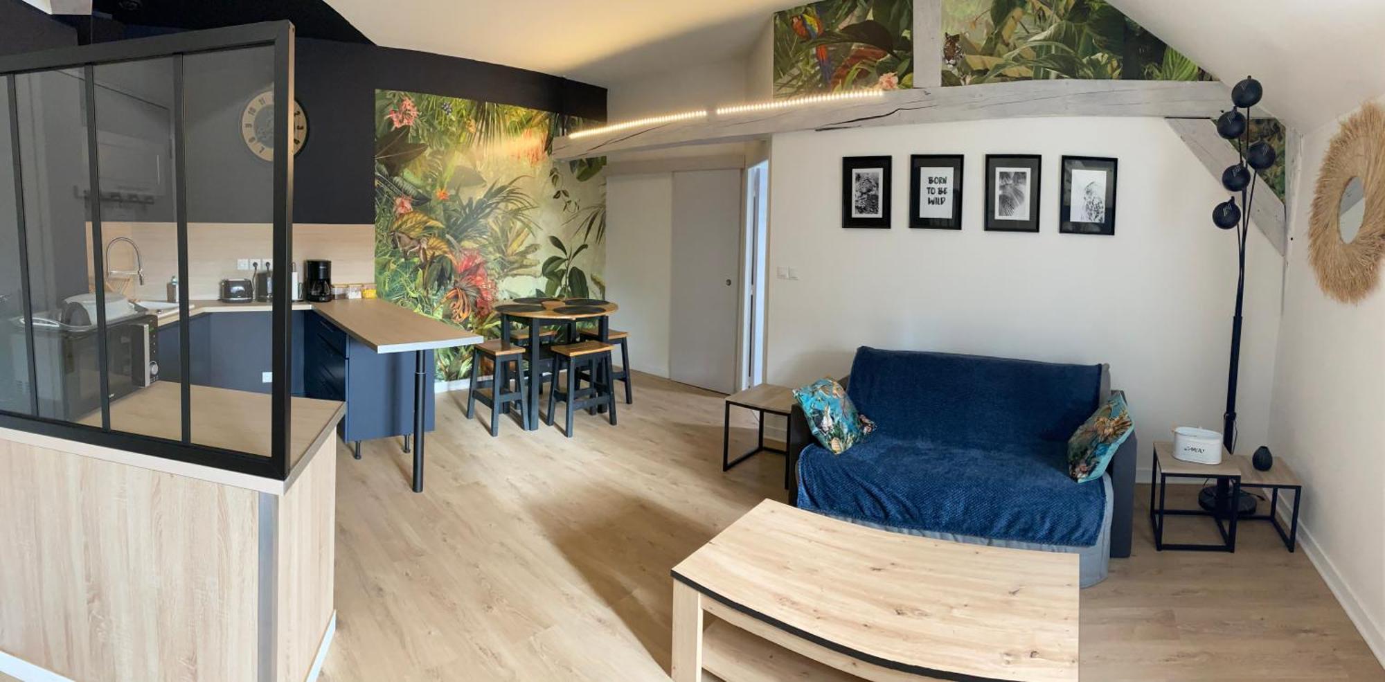 Apartment Blue Jungle *